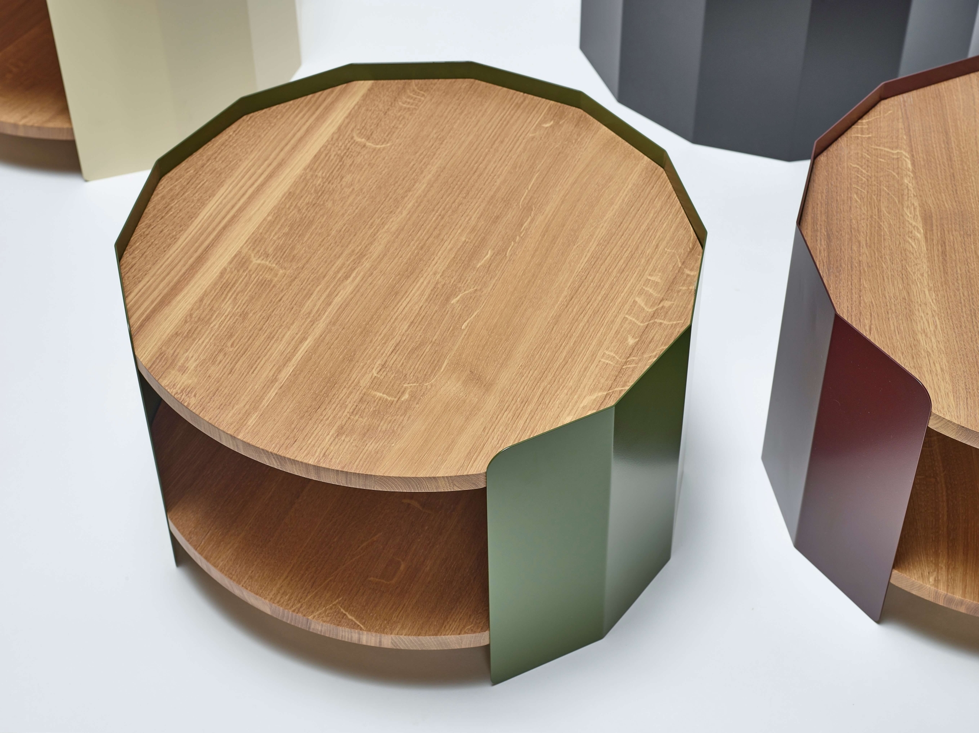 Mistra chair (Lucie Koldová), Gon tea table (Jakub Pollág) Mistra chair (Lucie Koldová), Gon tea table (Jakub Pollág)